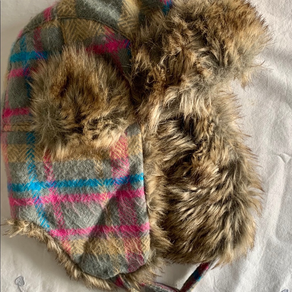 Papillon adjustable chin strap winter hat OS